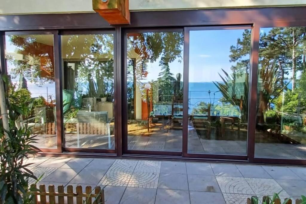 Brezza Marina - Appartamento In Villa Fronte Mare Trieste Exterior photo